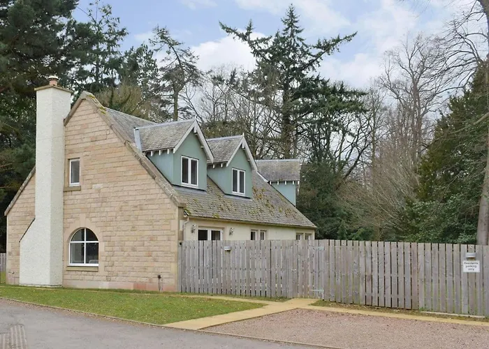 Estate At Carberry Tower 펜션 *