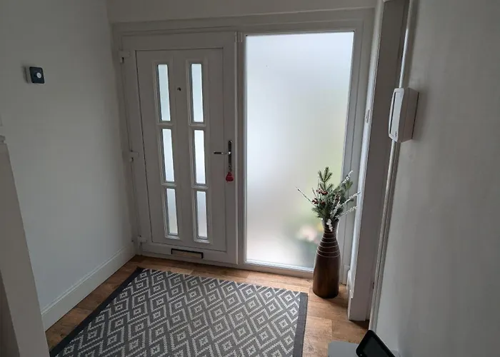 Single With Beautiful Garden Edinburgh