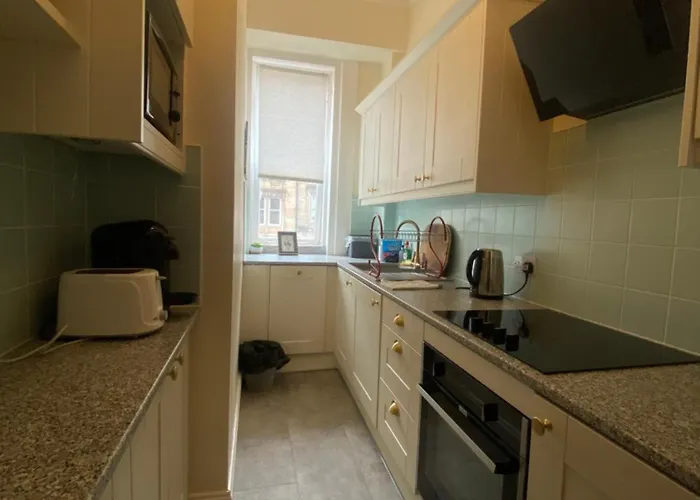 Charming 1 Bedroom אדינבורו