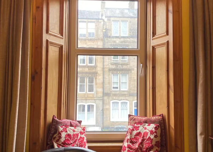 Charming 1 Bedroom דירה אדינבורו