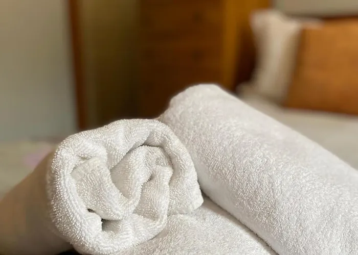 Charming 1 Bedroom דירה אדינבורו