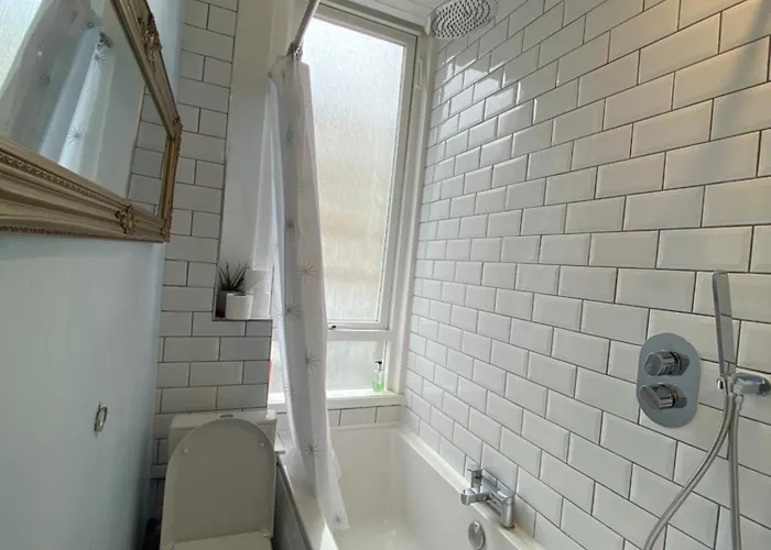 Charming 1 Bedroom אדינבורו