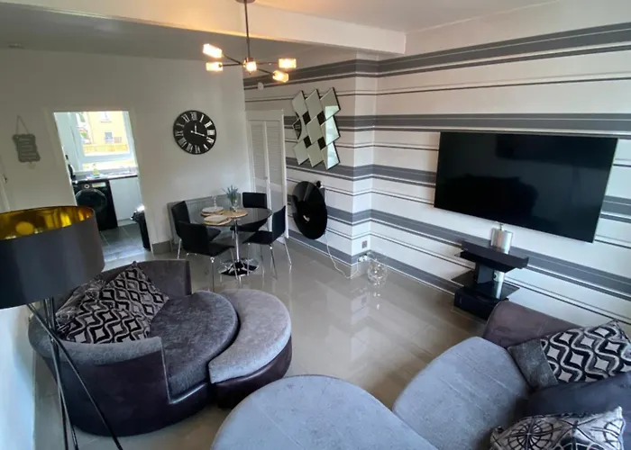 Edinburgh City Centre & Airport 2 Bedroom Apartment