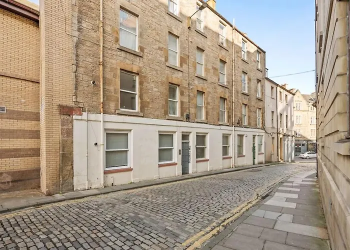 Two Bedroom Apartment-central Edinburgh-old Town-licensed Apartment *