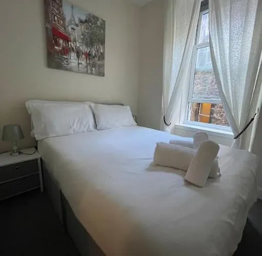Two Bedroom Apartment-central Edinburgh-old Town-licensed Apartment *