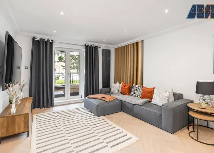 דירה Modern 2 Bed *