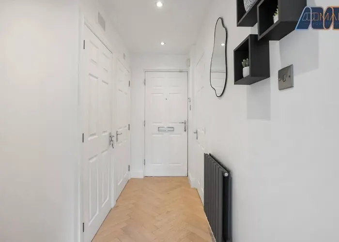 Modern 2 Bed דירה *