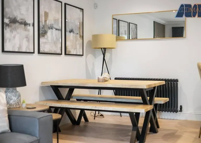 Modern 2 Bed Apartment