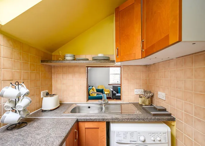 Bright - - Sleeps 10 בית נופש *