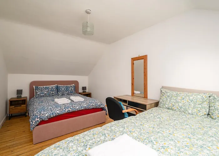 Bright - - Sleeps 10 בית נופש אדינבורו