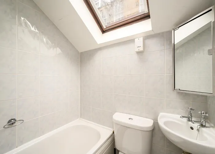 Bright - - Sleeps 10 *