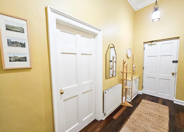 Spacious 2 Bedroom In The Heart Of New Town * Edinburgh
