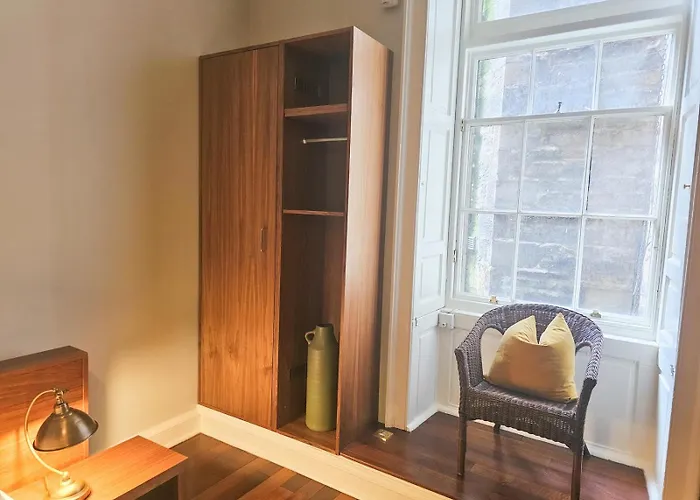 Spacious 2 Bedroom In The Heart Of New Town
