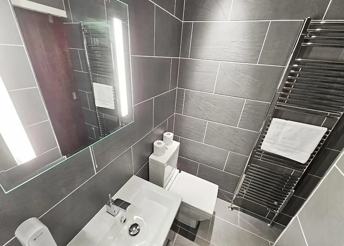 Spacious 2 Bedroom In The Heart Of New Town Apartmán