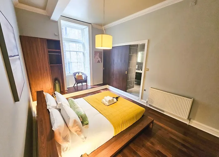 Spacious 2 Bedroom In The Heart Of New Town *