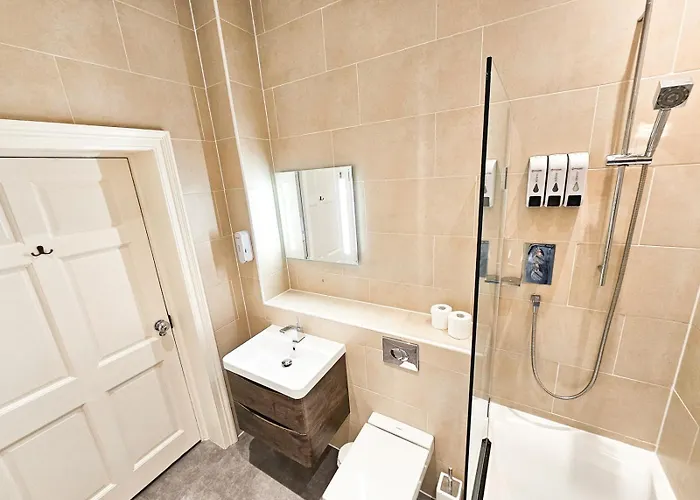 Spacious 2 Bedroom In The Heart Of New Town Edinburgh