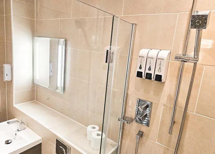 Spacious 2 Bedroom In The Heart Of New Town Apartmán