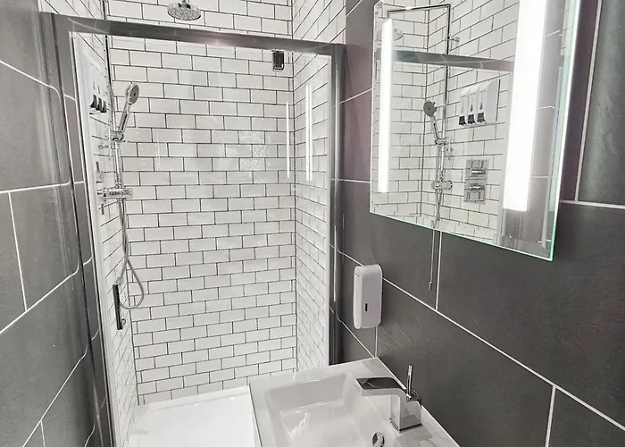 Spacious 2 Bedroom In The Heart Of New Town *