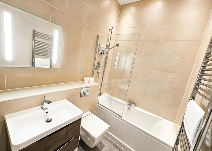 Spacious 2 Bedroom In The Heart Of New Town Edinburgh