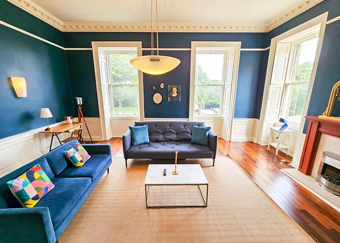 Spacious 2 Bedroom In The Heart Of New Town