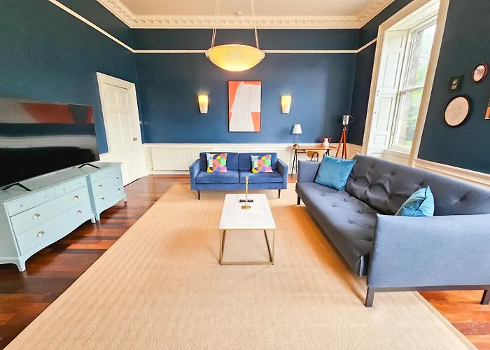 Spacious 2 Bedroom In The Heart Of New Town