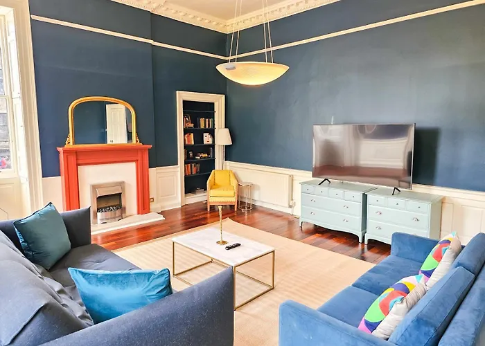 Spacious 2 Bedroom In The Heart Of New Town *