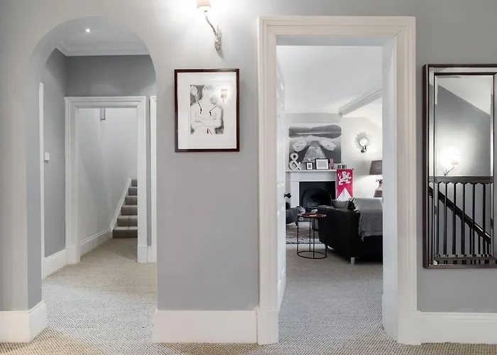 Super - Georgian Double Upper Flat With Castle Views In New Town Daire Edinburgh