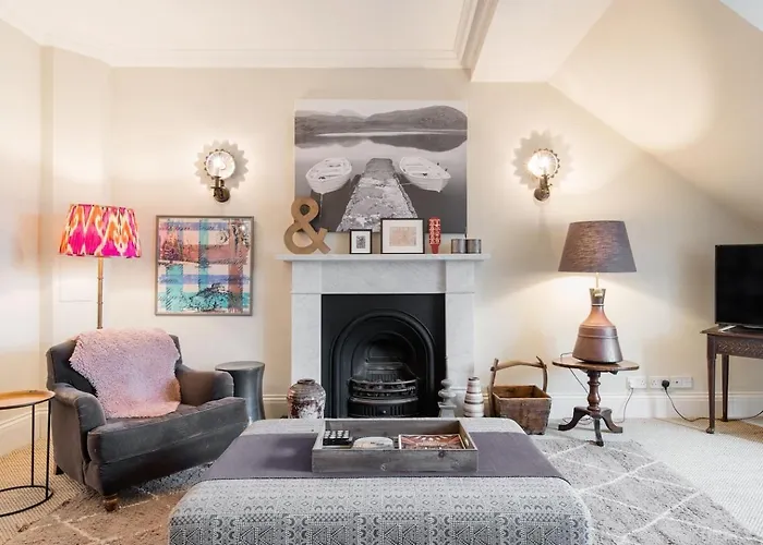 Super - Georgian Double Upper Flat With Castle Views In New Town *
