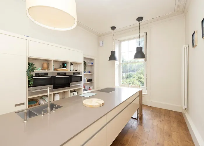 Joivy Exclusive House With Free Parking شقة إدنبرة