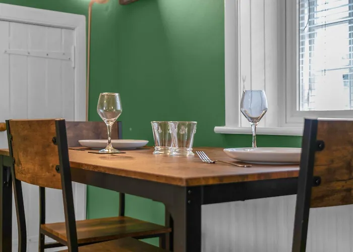 Charming In The Old Town Edinburgh