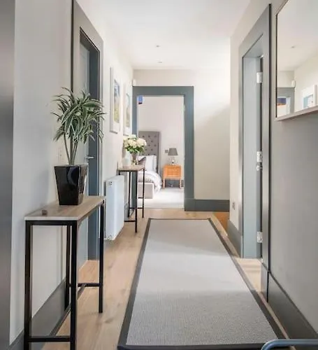 Immaculate 3 Bed With Private Entrance In Inverleith