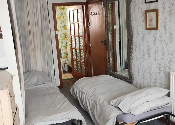 Silverknowes Silver Sleeps 4 With Private Shower Δωμάτια σε οικογενειακή κατοικία *