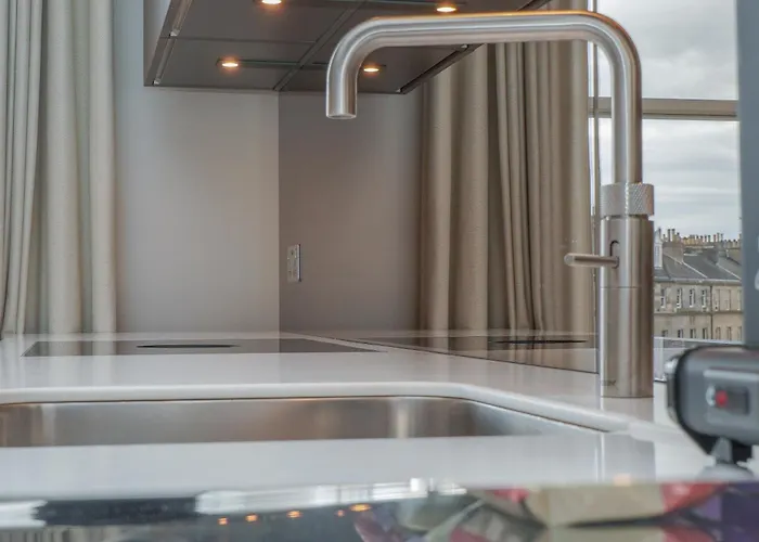 Διαμέρισμα Flat With Majestic Views In West End Wonderland