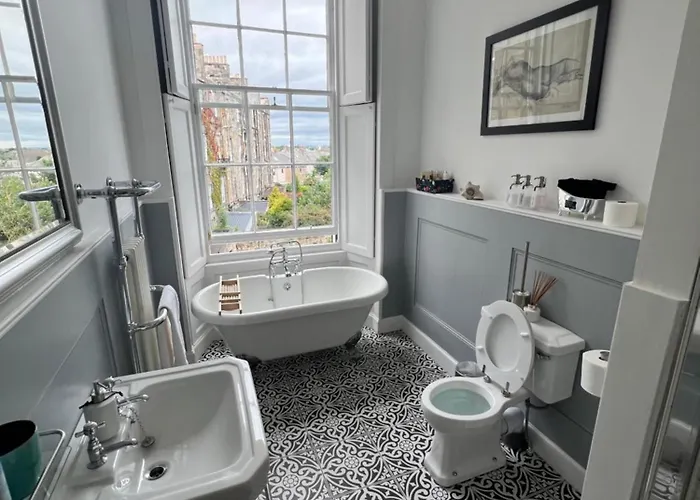 Apartment Georgian 4 Bedroom 3 Bathroom New Town Edinburgh