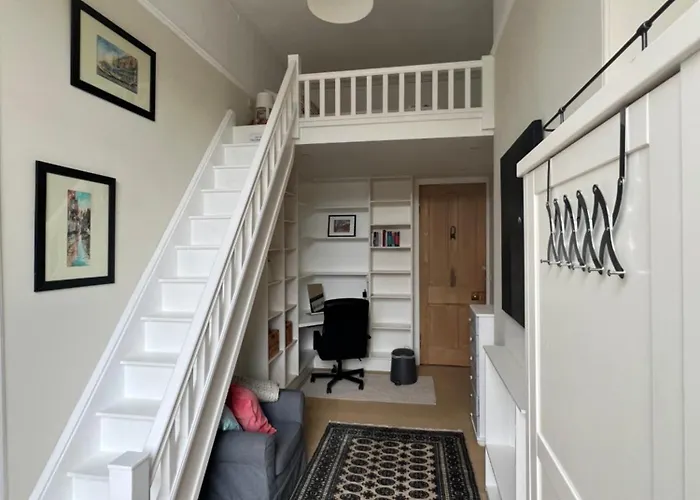 Georgian 4 Bedroom 3 Bathroom New Town