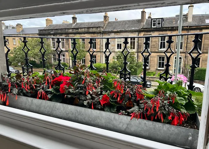 Georgian 4 Bedroom 3 Bathroom New Town Apartment Edinburgh