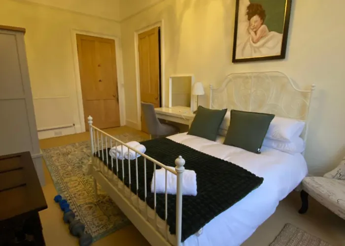 Apartment Georgian 4 Bedroom 3 Bathroom New Town *