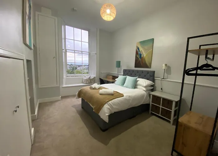 Apartment Georgian 4 Bedroom 3 Bathroom New Town