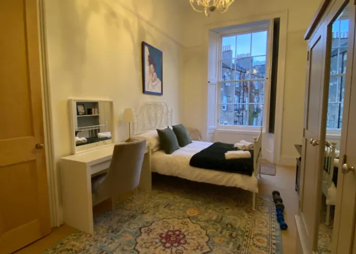 Georgian 4 Bedroom 3 Bathroom New Town Apartment
