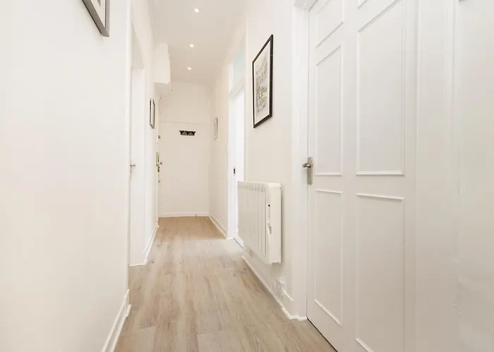 Argyl - Charming 2 Bedroom On Thistle Street Апартаменты *