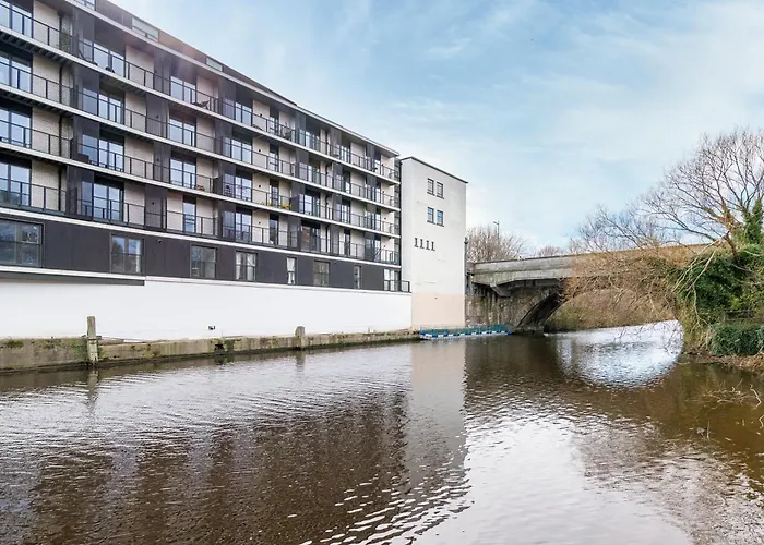 Amazing Water Of Leith View In Leith *