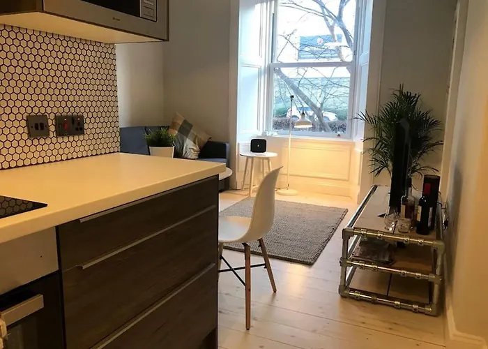 Relax In Style In Edinburghs Buzzing West End * אדינבורו