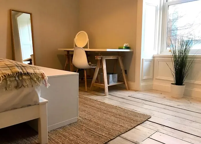 Апартаменты Relax In Style In Edinburghs Buzzing West End