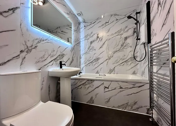 Rose Street's Hidden Treasure- 2bed Newly Refurbished * אדינבורו