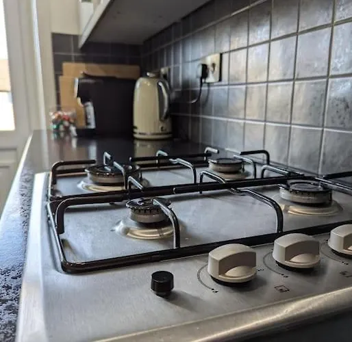 Lovely 3-bed Flat Apartment *