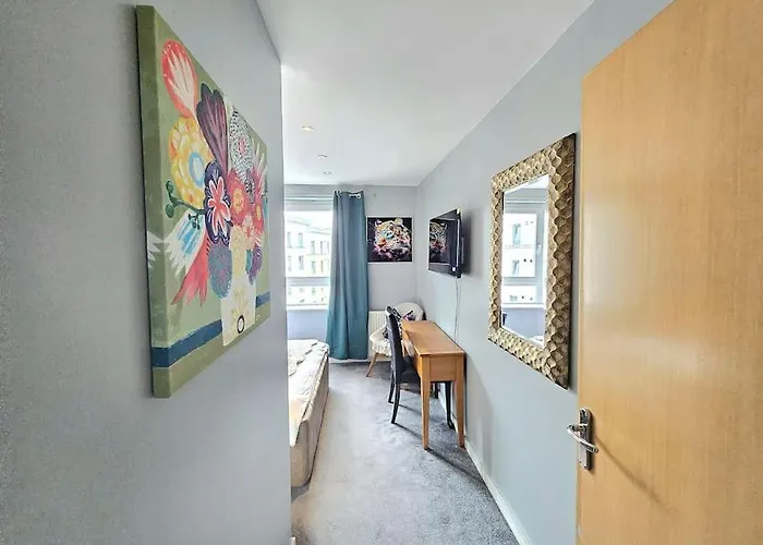 4 Separate Beds, Sleeps 6, Beautiful 2 Bed דירה אדינבורו