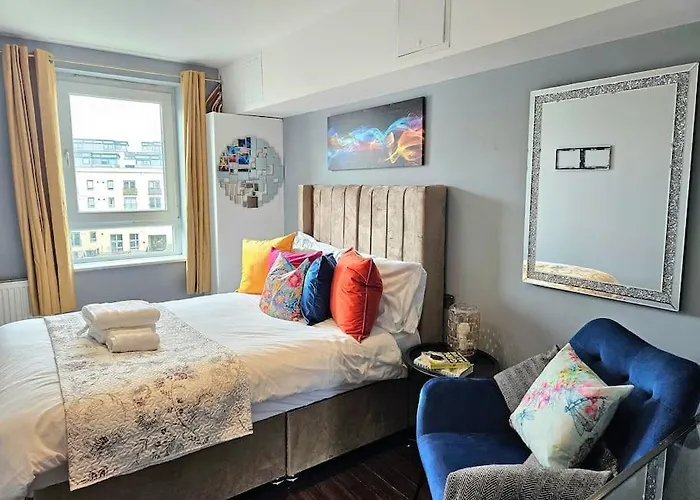 4 Separate Beds, Sleeps 6, Beautiful 2 Bed דירה *