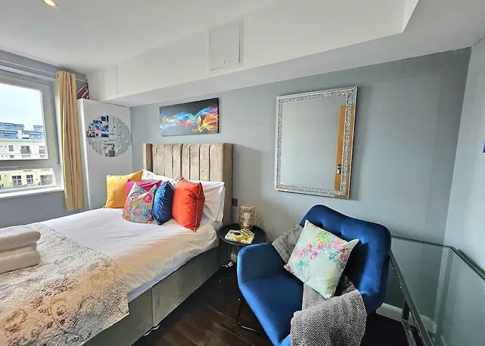 4 Separate Beds, Sleeps 6, Beautiful 2 Bed