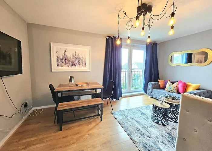 4 Separate Beds, Sleeps 6, Beautiful 2 Bed *