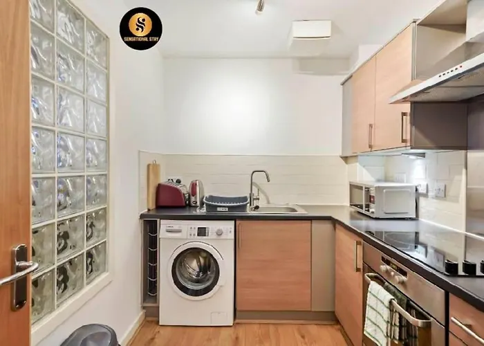 4 Separate Beds, Sleeps 6, Beautiful 2 Bed * אדינבורו